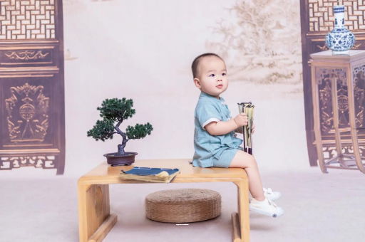 丽江宝宝眼袋发黑